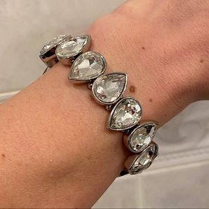 Clear Stone-Station Stretch Bracelet 💕